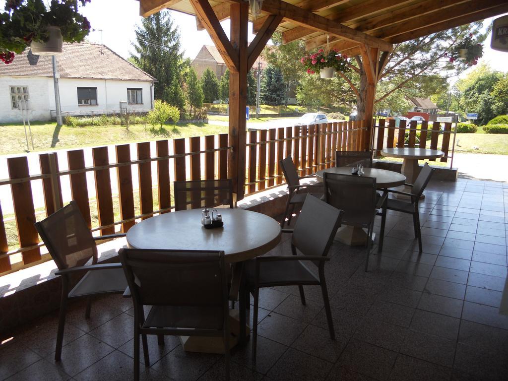 Penzion Kaplna Экстерьер фото